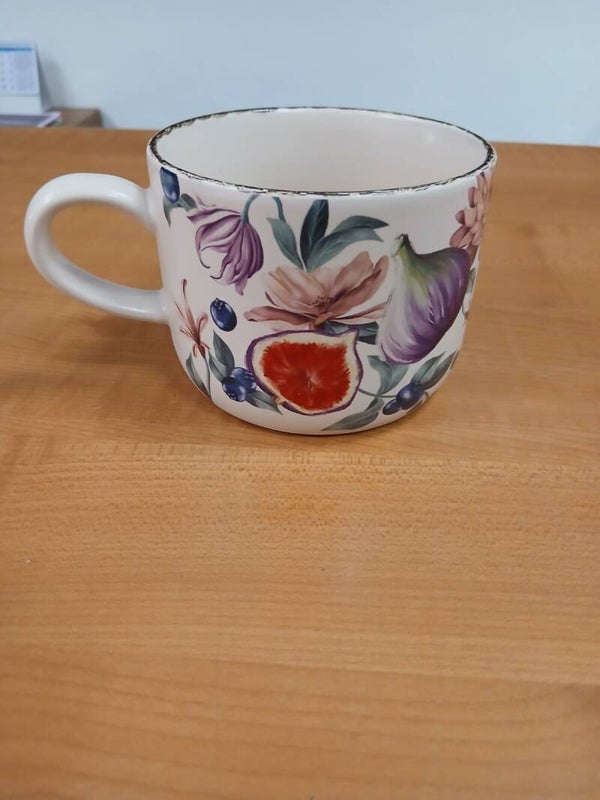Tazza con fichi disegnati