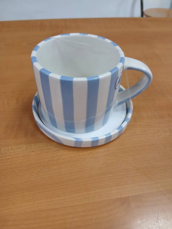Tazza con piattino a righe bianche e celesti
