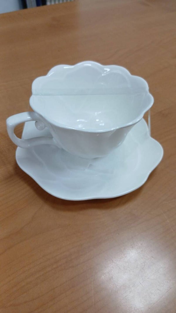 Tazza con piattino bianca a forma di rosa