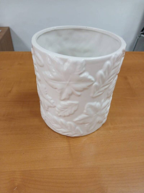 Vaso basso in ceramica bianco con foglie