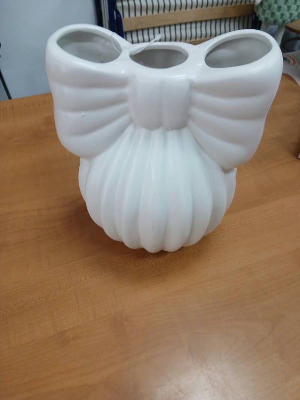 Vaso in coccio linea fiocco bianco