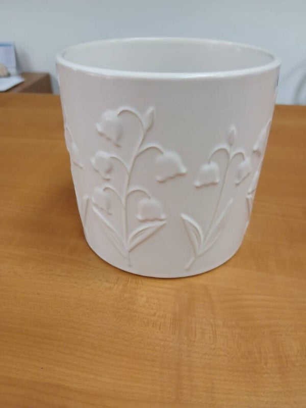 Vaso medio in coccio con disegni in rilievo