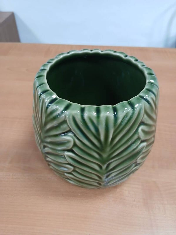 Vaso tondo con foglie verdi