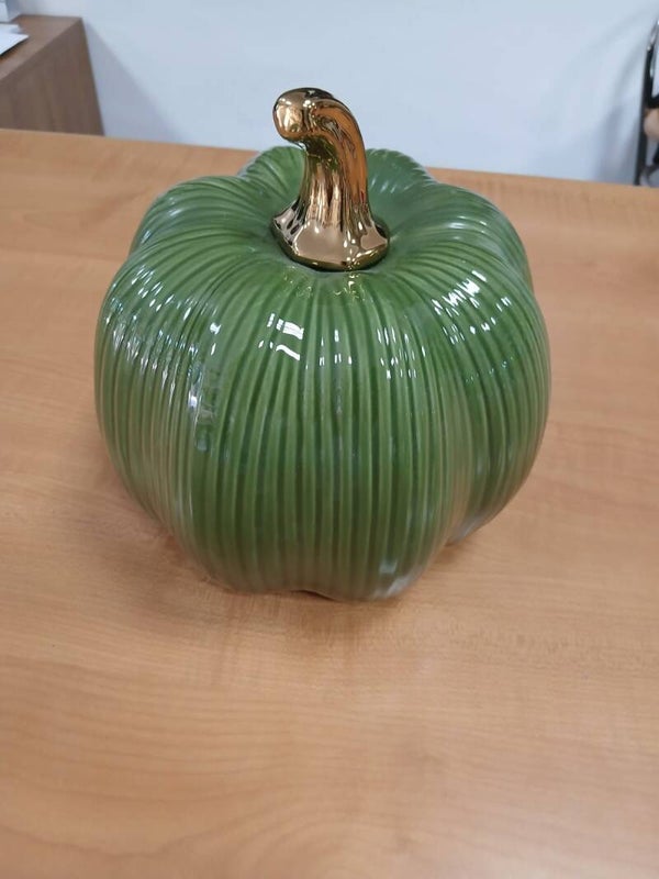 Zucca verde in porcellana da decorazione