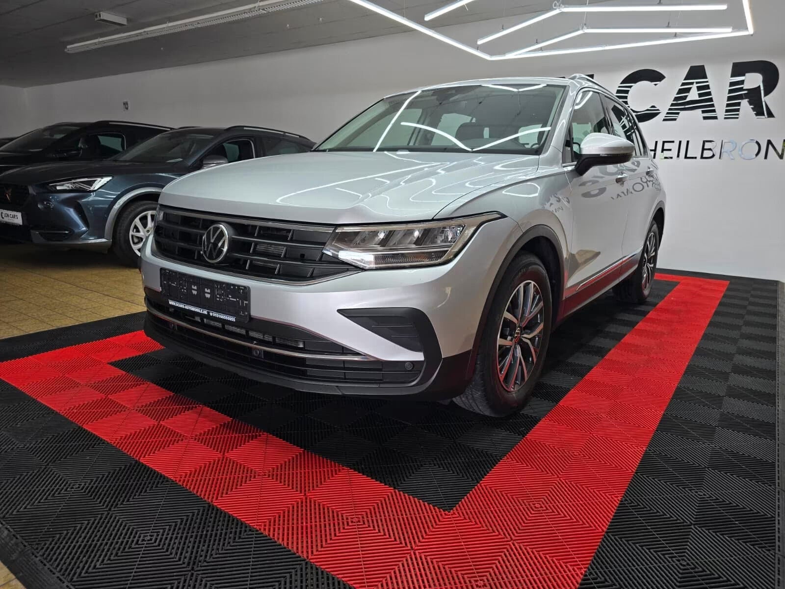 Volkswagen Tiguan 1-Hand*LED*NAVI*AHK*"Front Assist*