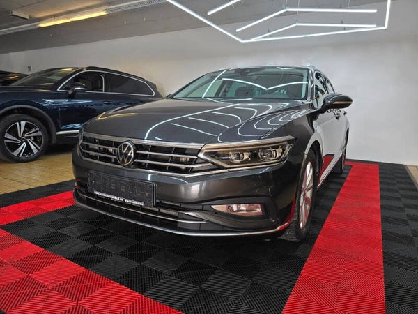 Volkswagen Passat Variant Elegance *1-Hand*Leder*Led*Kamera