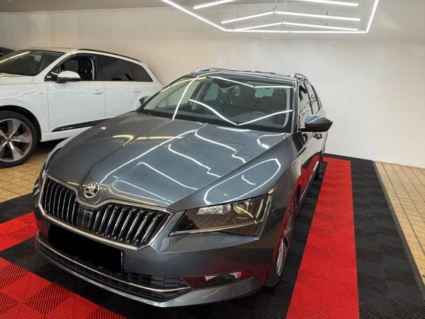 Skoda Superb Combi L&K 4x4/Navi/Xenon/Leder/Kamera