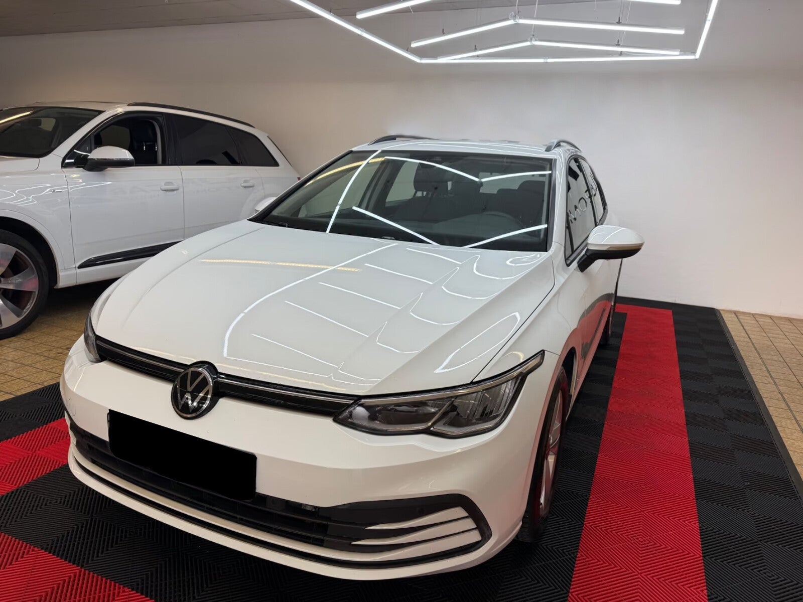 Volkswagen Golf VIII Variant Life/Navi/LED/Ambient/Erst