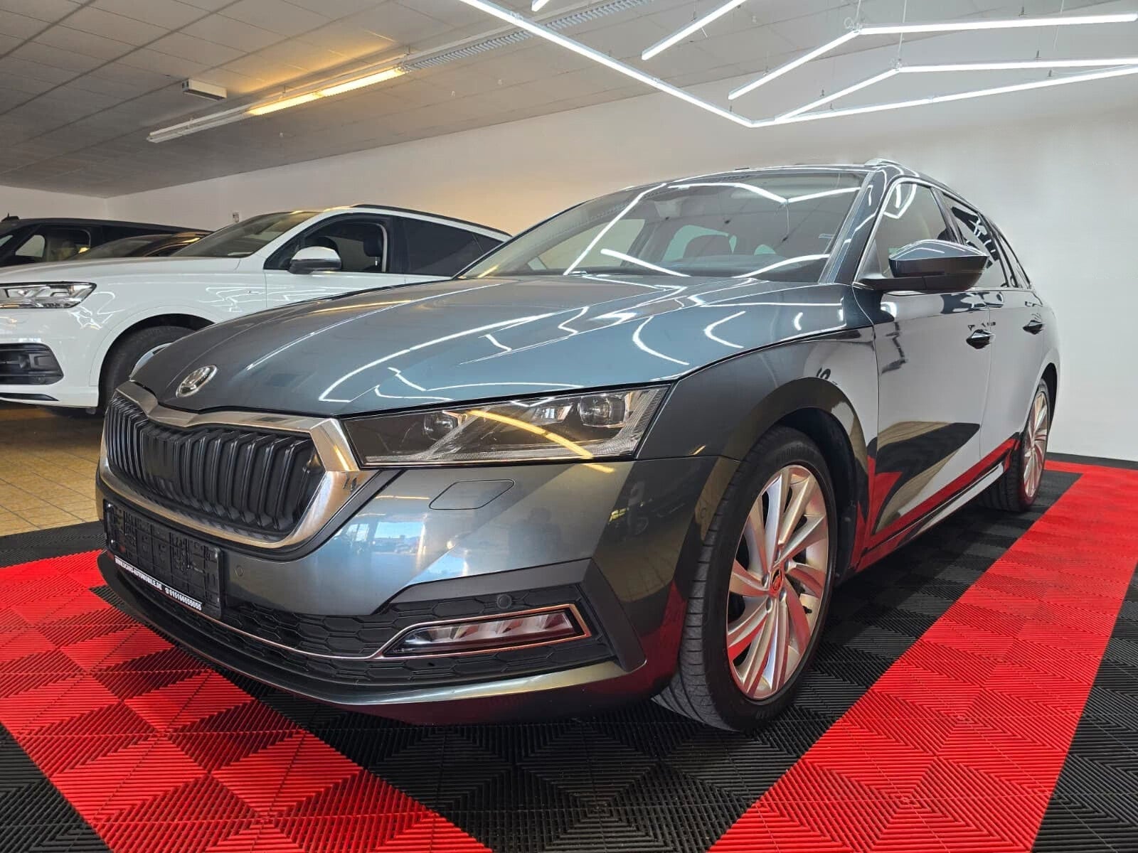 Skoda Octavia Combi 1-Hand*Head-UP*Keyless-GO*LED
