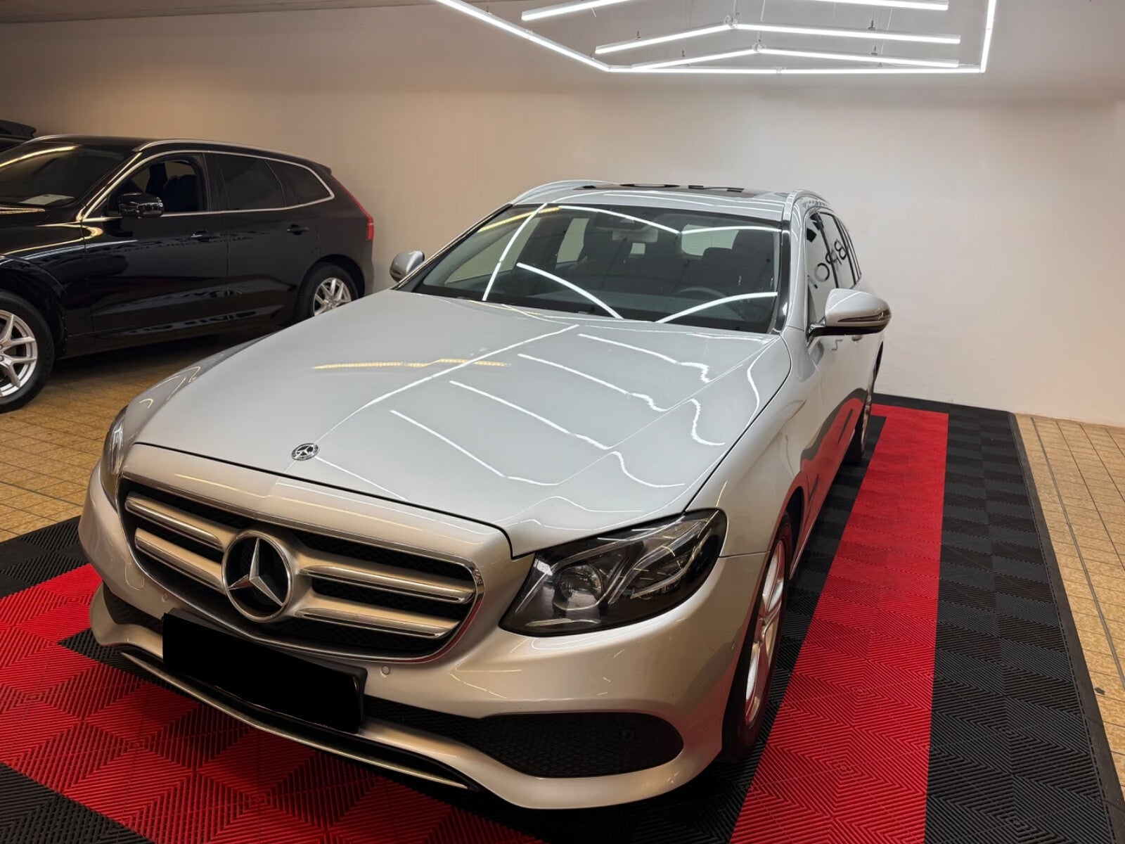 Mercedes-Benz E 220 d T Avantgarde/Navi/LED/Kamera/AHK