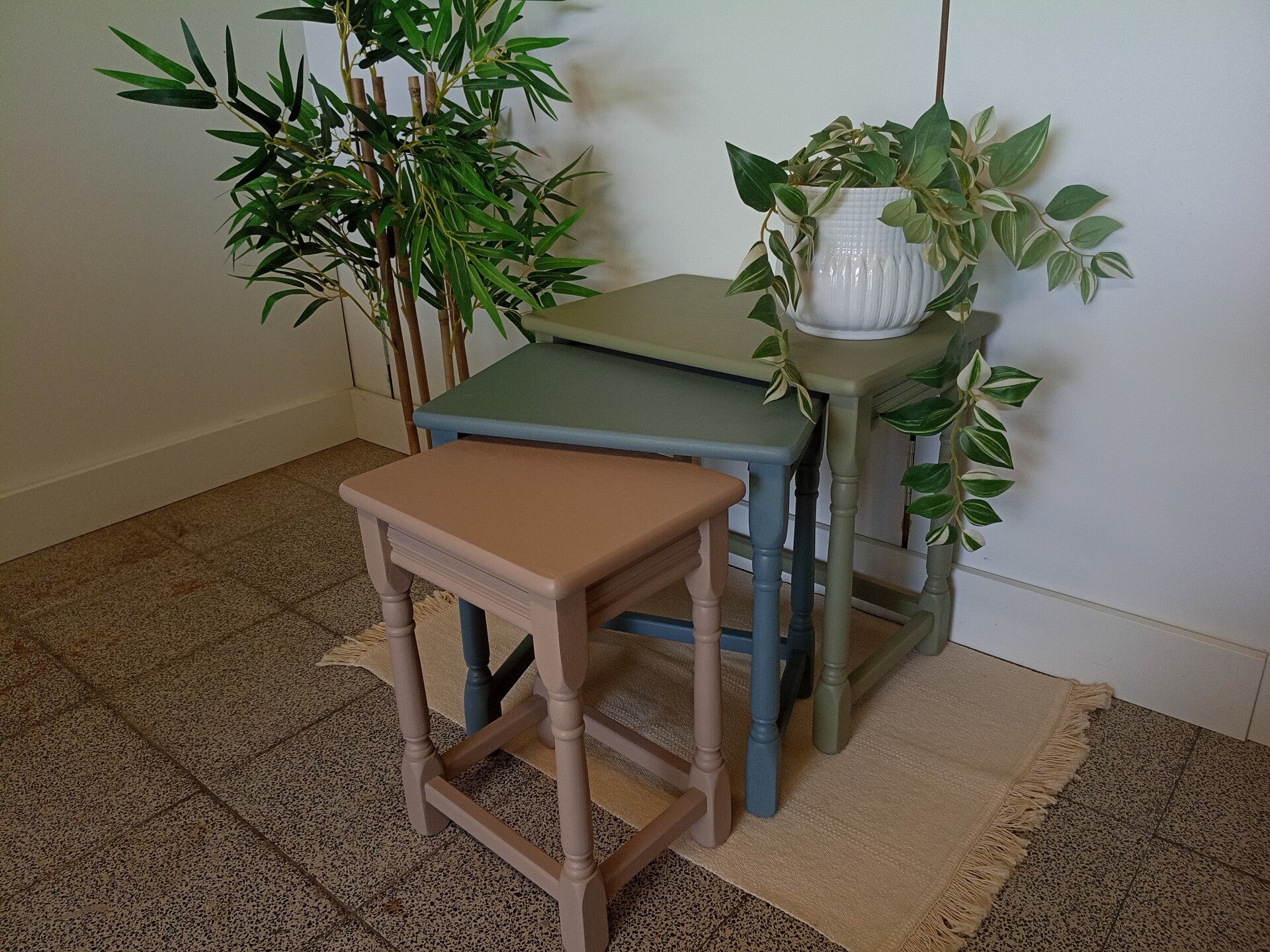 Set van 3 planten/bijzettafeltjes in Acadia Pear, Blue Pine en Damask