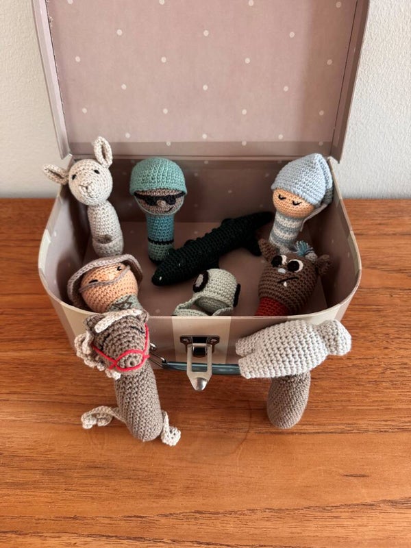 Sangkuffert med 8 figurer