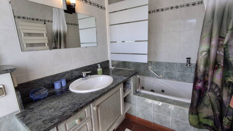 Salle de bain R. de C.
