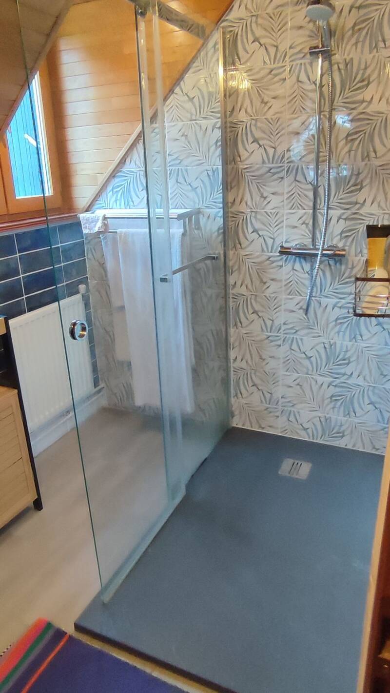 Salle de douche étge