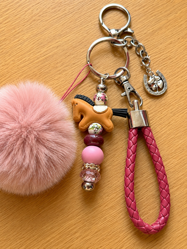 🐴💖 Porte-clés Cheval Rose – Tendresse & Raffinement