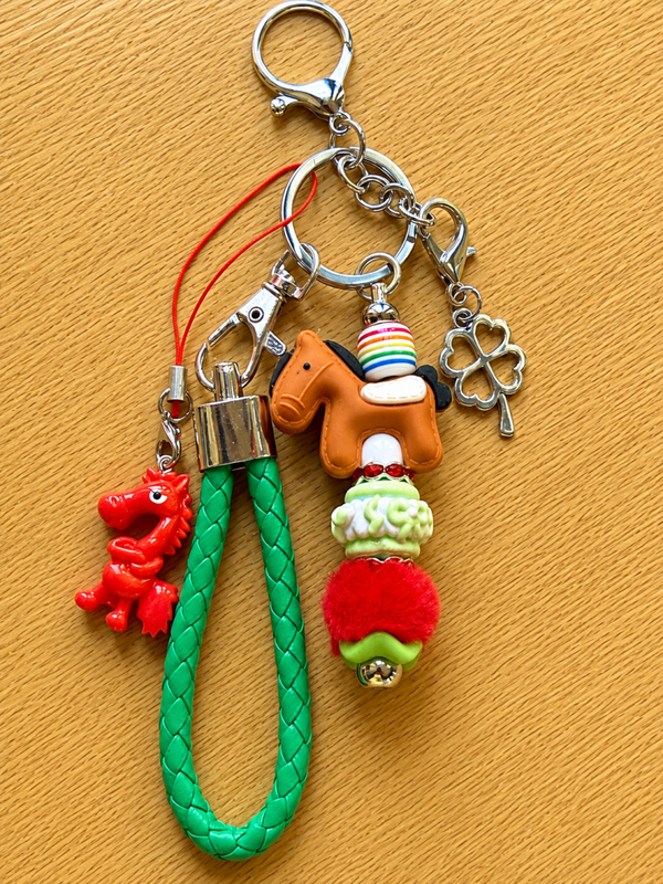 💚❤️ Porte-clés Cheval – Vert & Rouge
