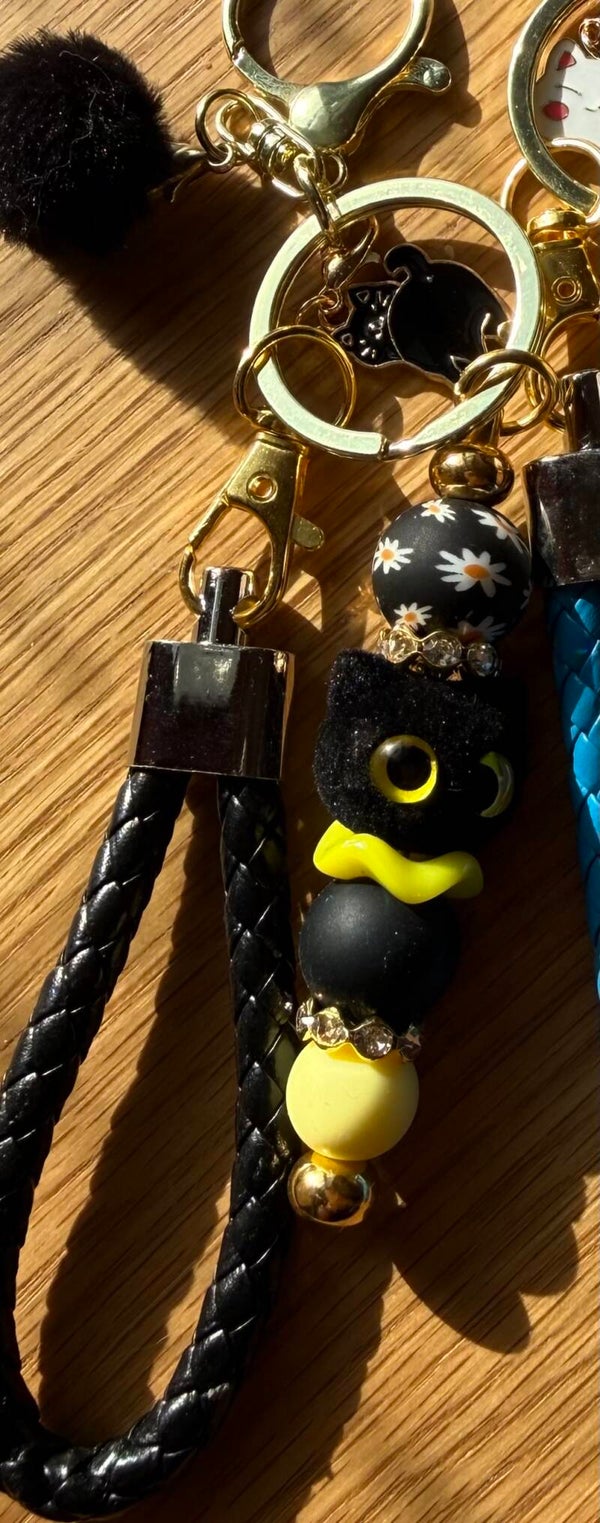 Porte-clé chat noir & marguerites