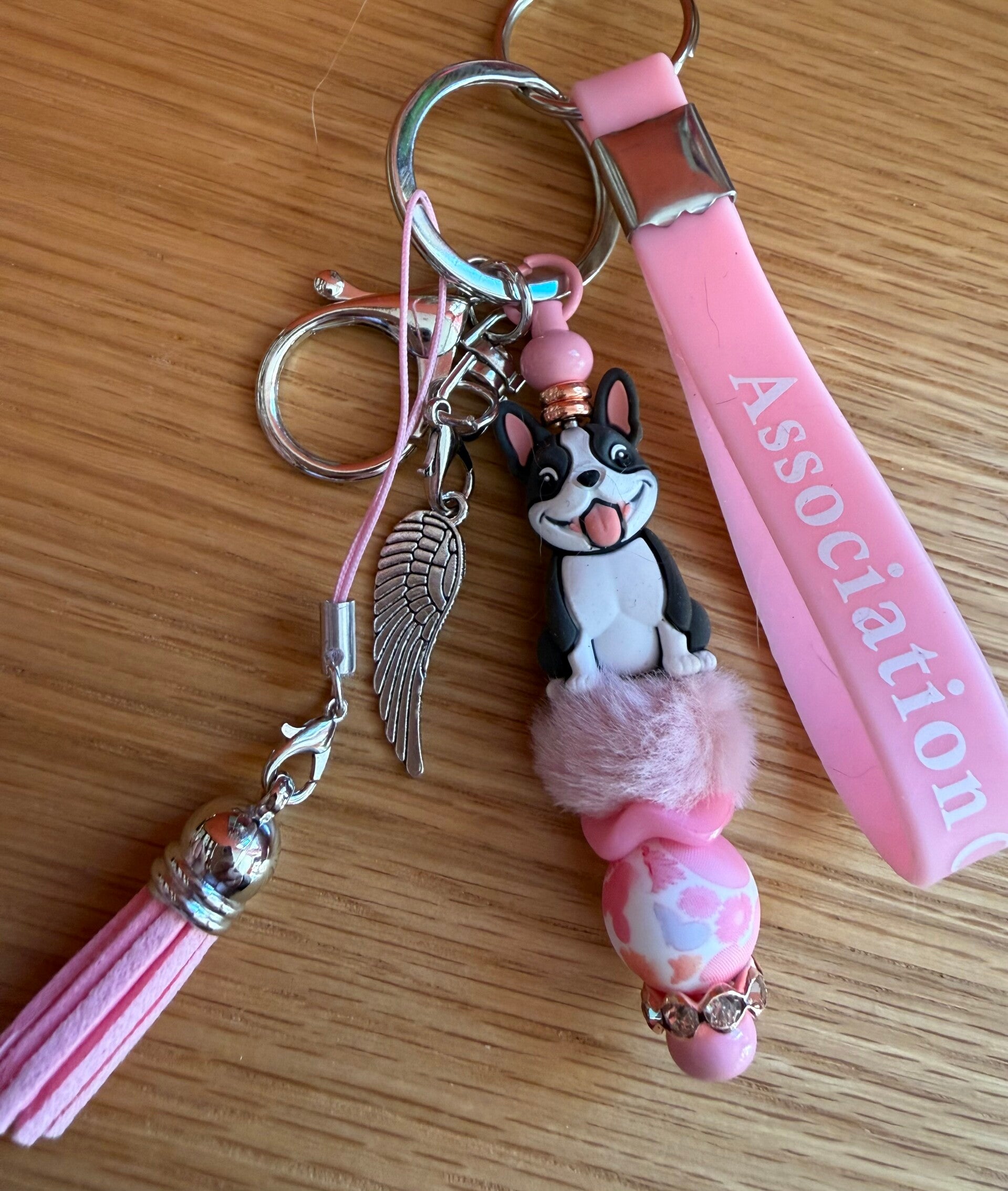 Porte-clé chien rose délicat