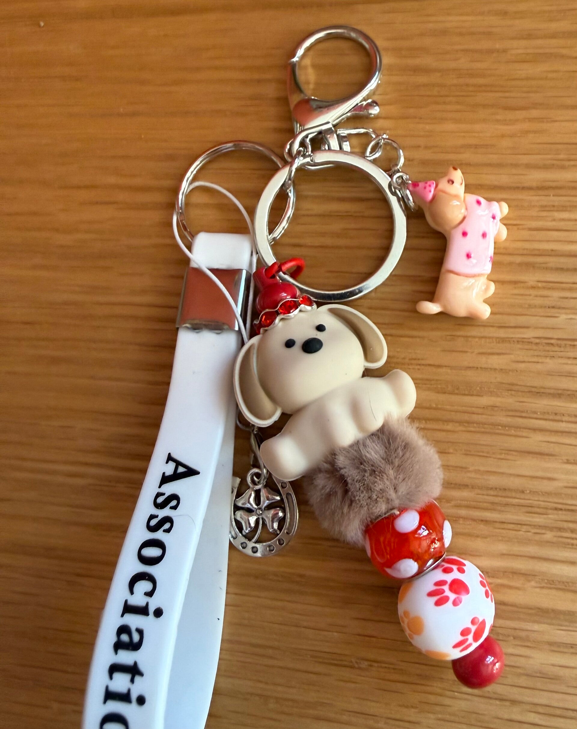 Porte-clé chien beige & rouge