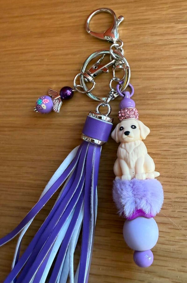 Porte-clé chien violet élégant