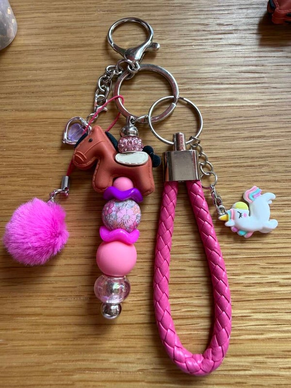 🐴 Porte-clés cheval rose intense