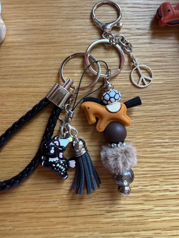 🐴 Porte-clés cheval noir & beige bohème