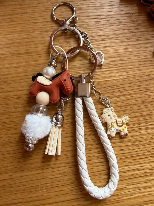 🐴 Porte-clés cheval blanc & beige