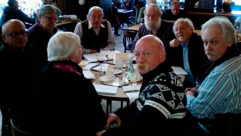 VVL Vereniging van Vlaamse Letterkundigen - Fotogalerij – Bestuursvergadering van de VVL. Vanaf Roger Nupie (links) met de klok mee Guy van Hoof, Tony Rombouts, Ferre Denis, Richard Foqué, Frank Decerf, Bert Bevers en Nicole Van Overstraeten. Retro, Antwe