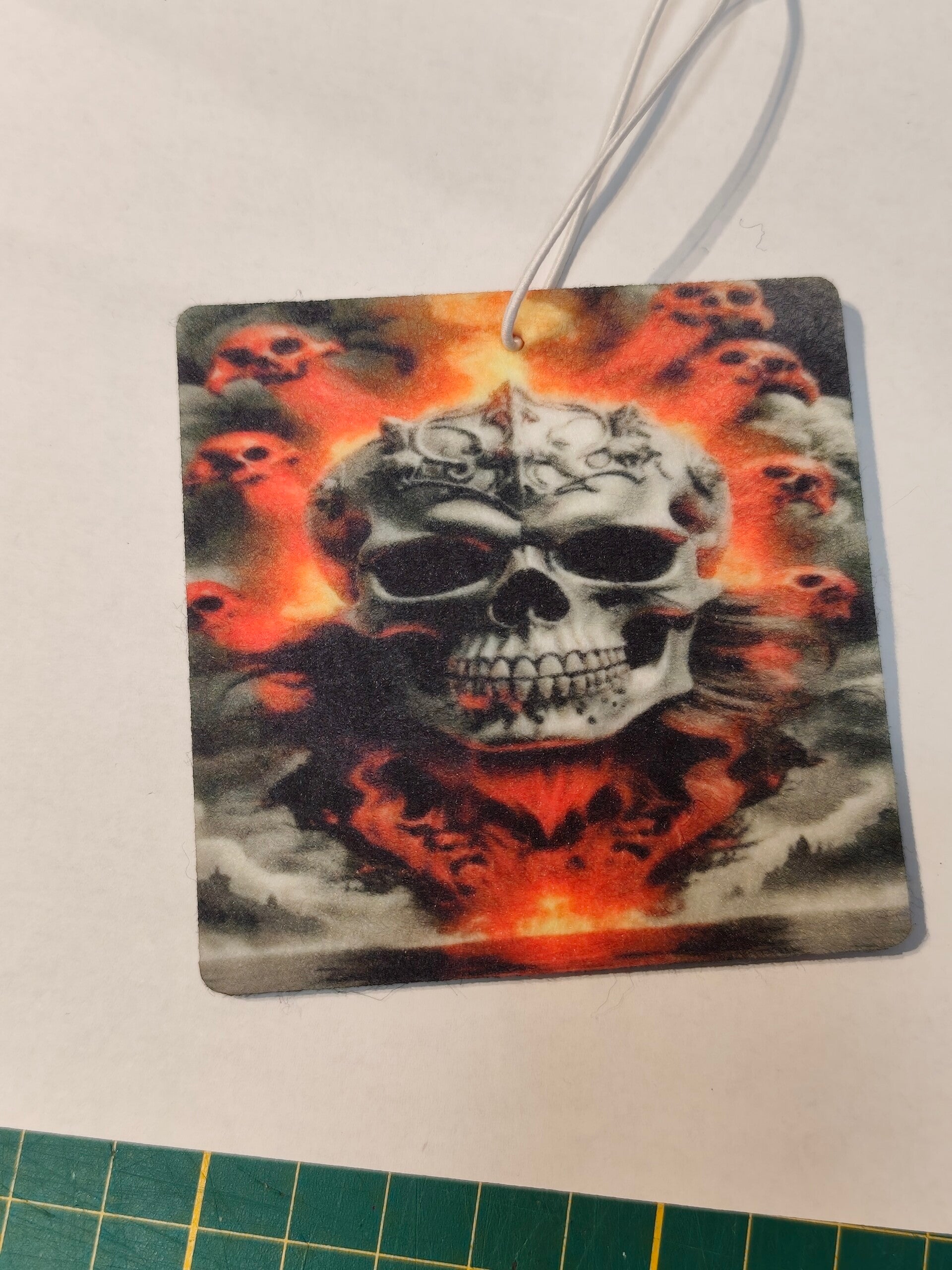 Sublimierter Duftbaum Totenkopf/rot