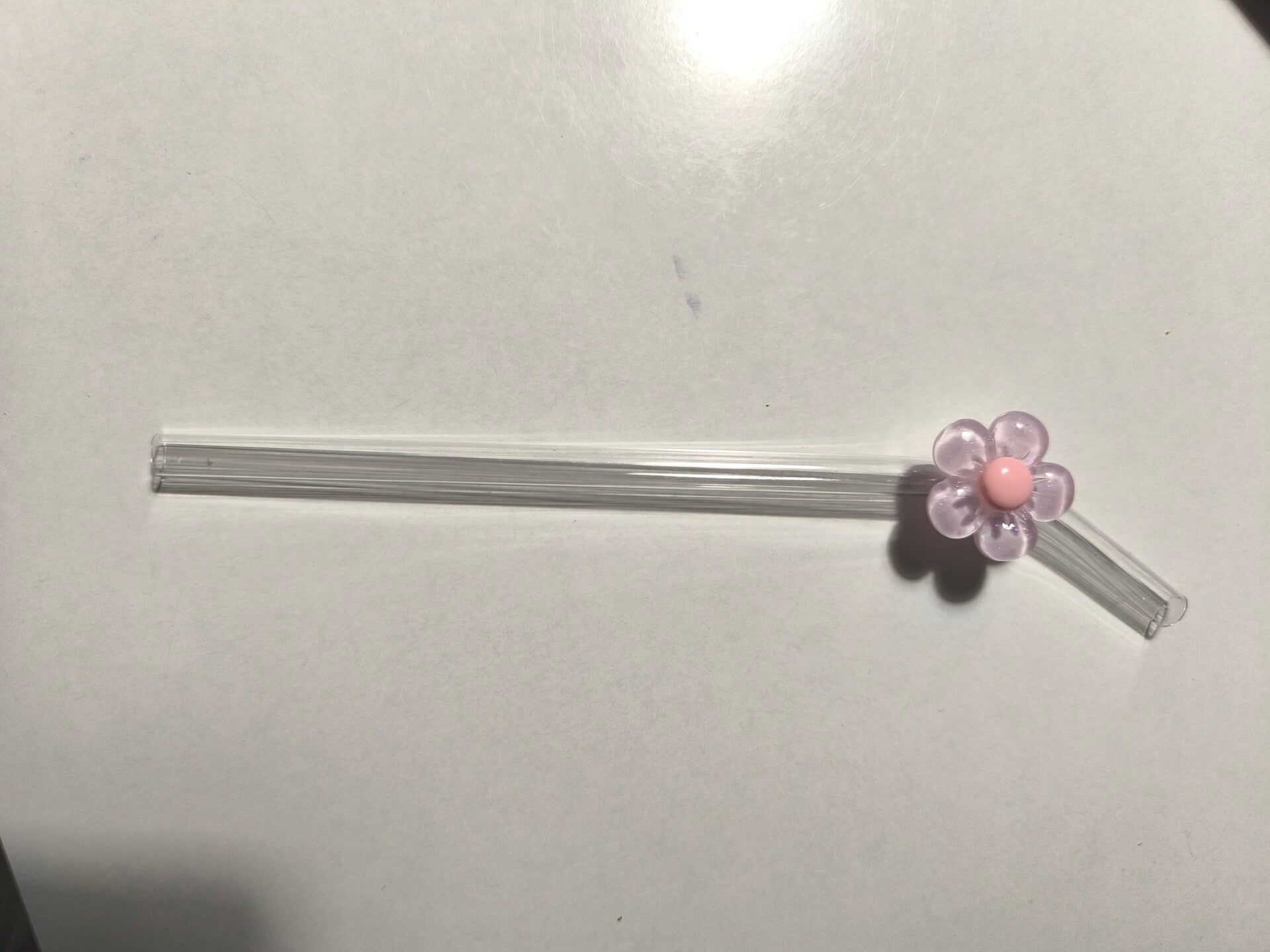 Strohhalm Gebogen mit Blume Lila