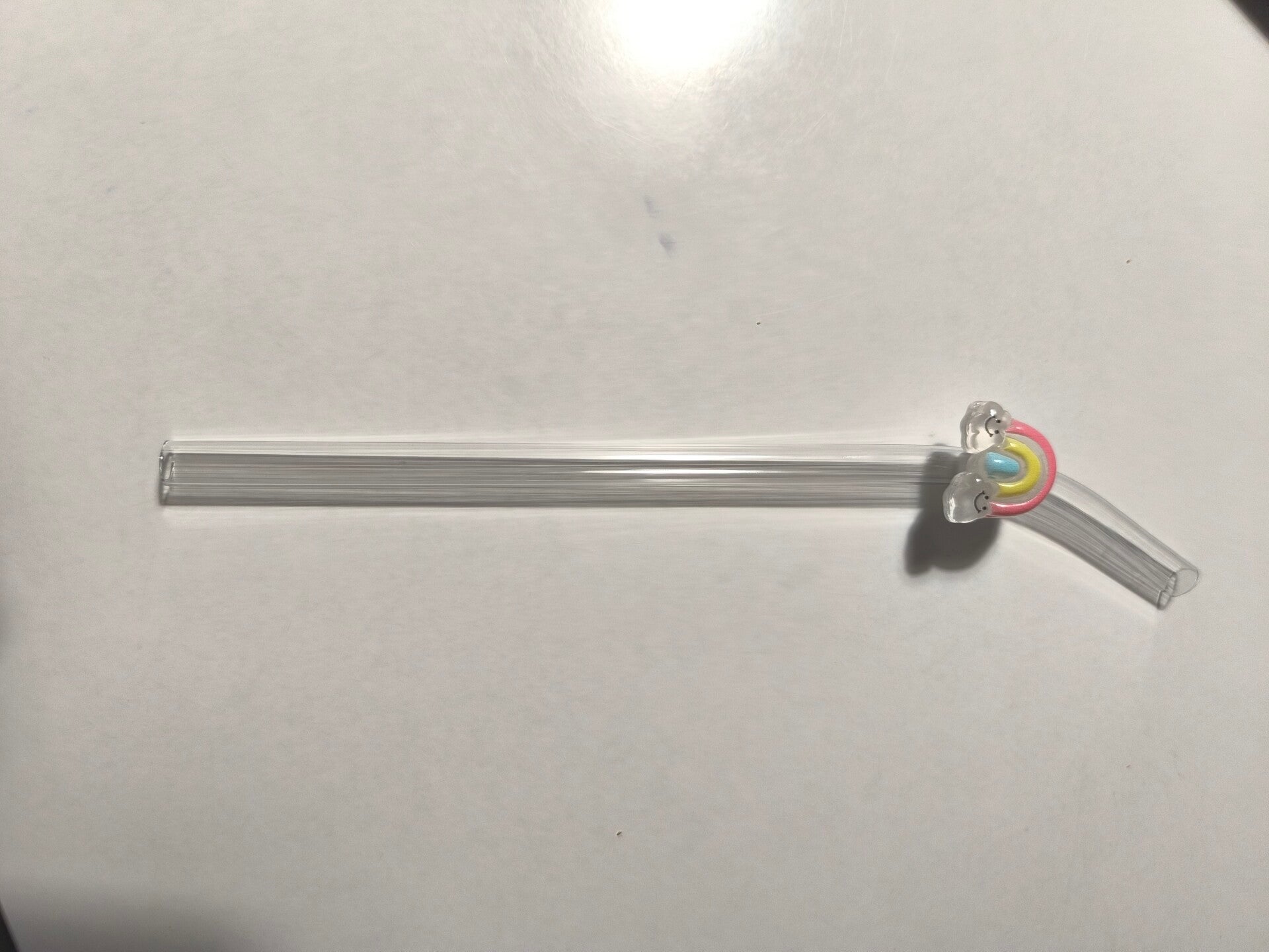 Strohhalm Gebogen mit Regenbogen