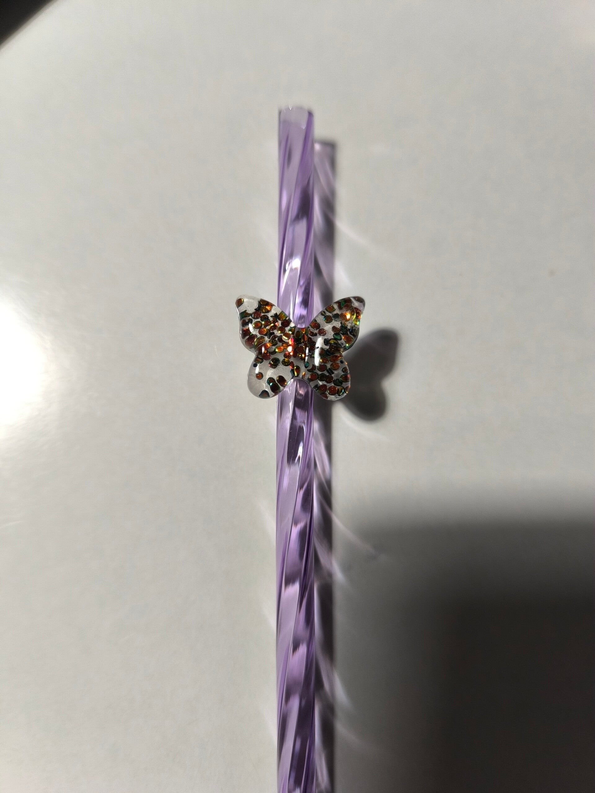 Strohhalm Gerade mit Schmetterling Lila