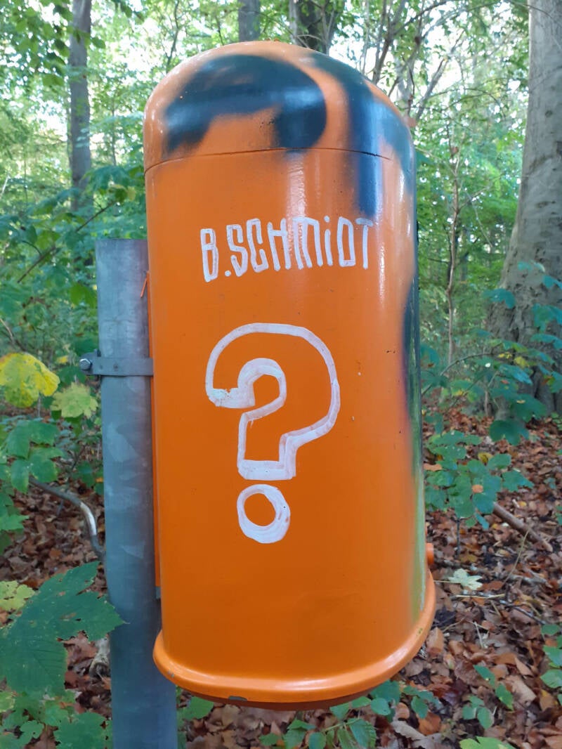 Fundstück an der Ostsee: Mülleimer mit Boggys Initalen