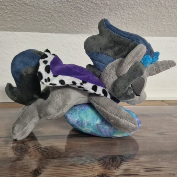 Good Sombra Beanie with Heart Pillow