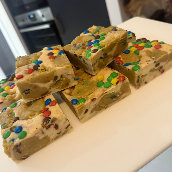 M&M COOKIE DOUGH FUDGE