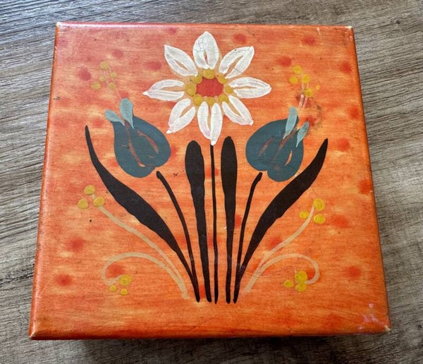 Schatulle Schmuckkästchen aus Holz orange mit Blumenmotiv in Handarbeit gefertigt alt antik