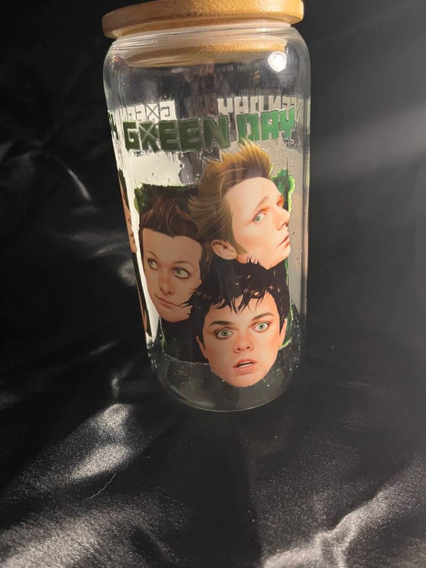 Glass tumbler green day