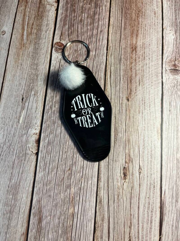 Acrylic hotel keyring with Pom