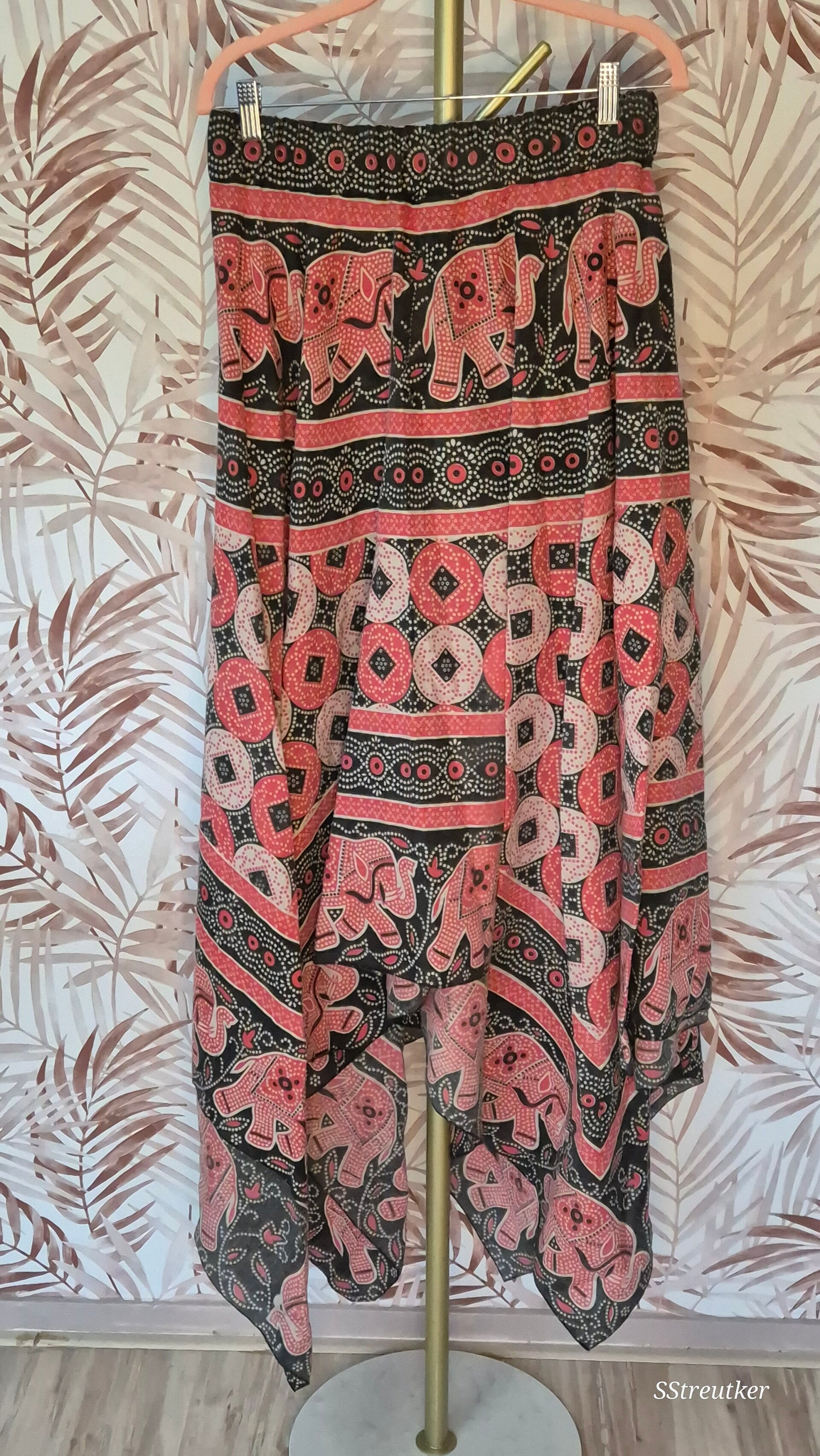 Puntenrok - Red elephant