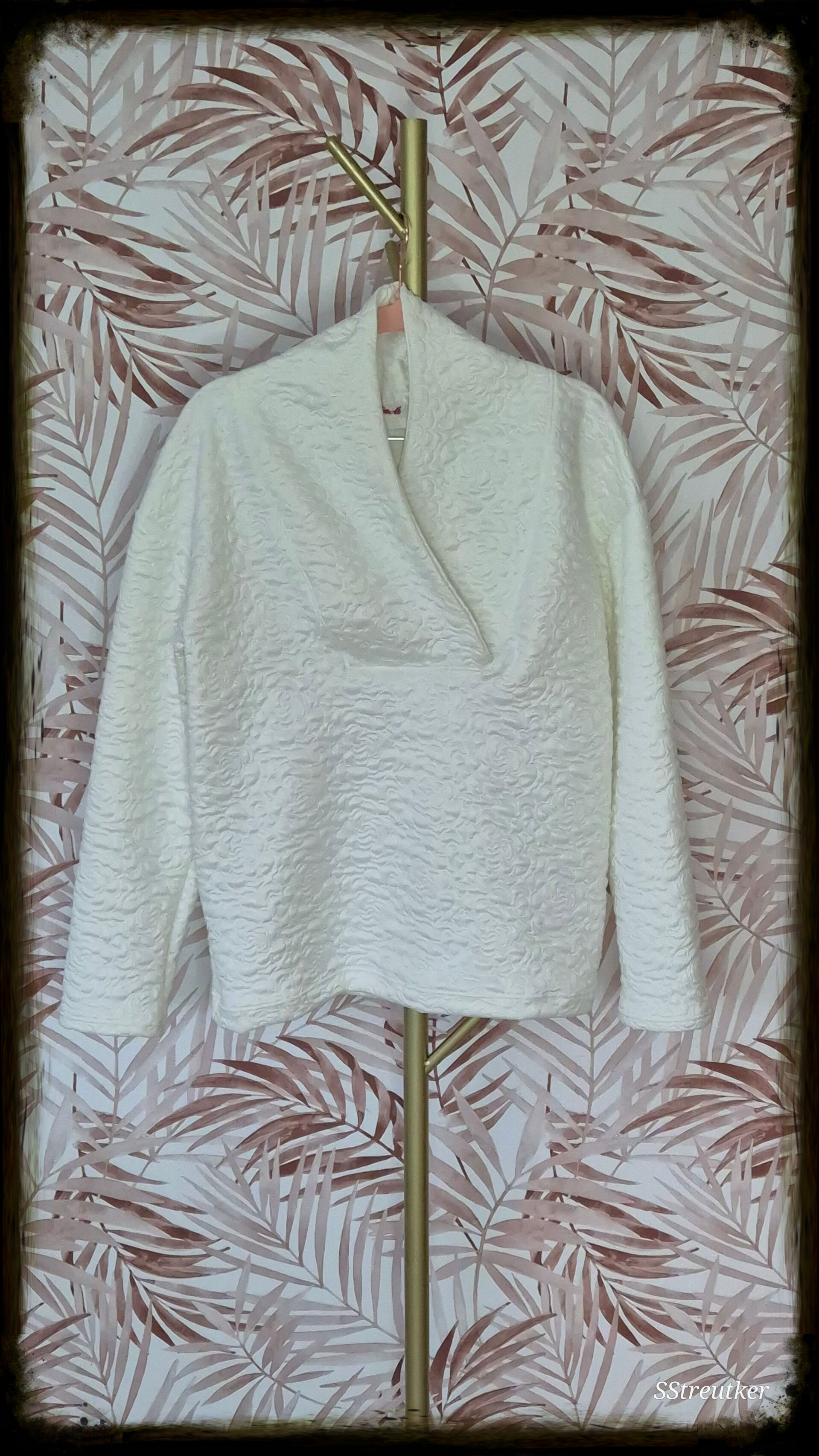 Sweater - White roses