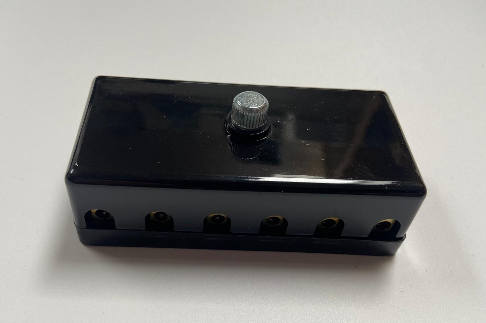 Sicherungsdose ist 6-polig - einschl. 8A Torpedosicherungen