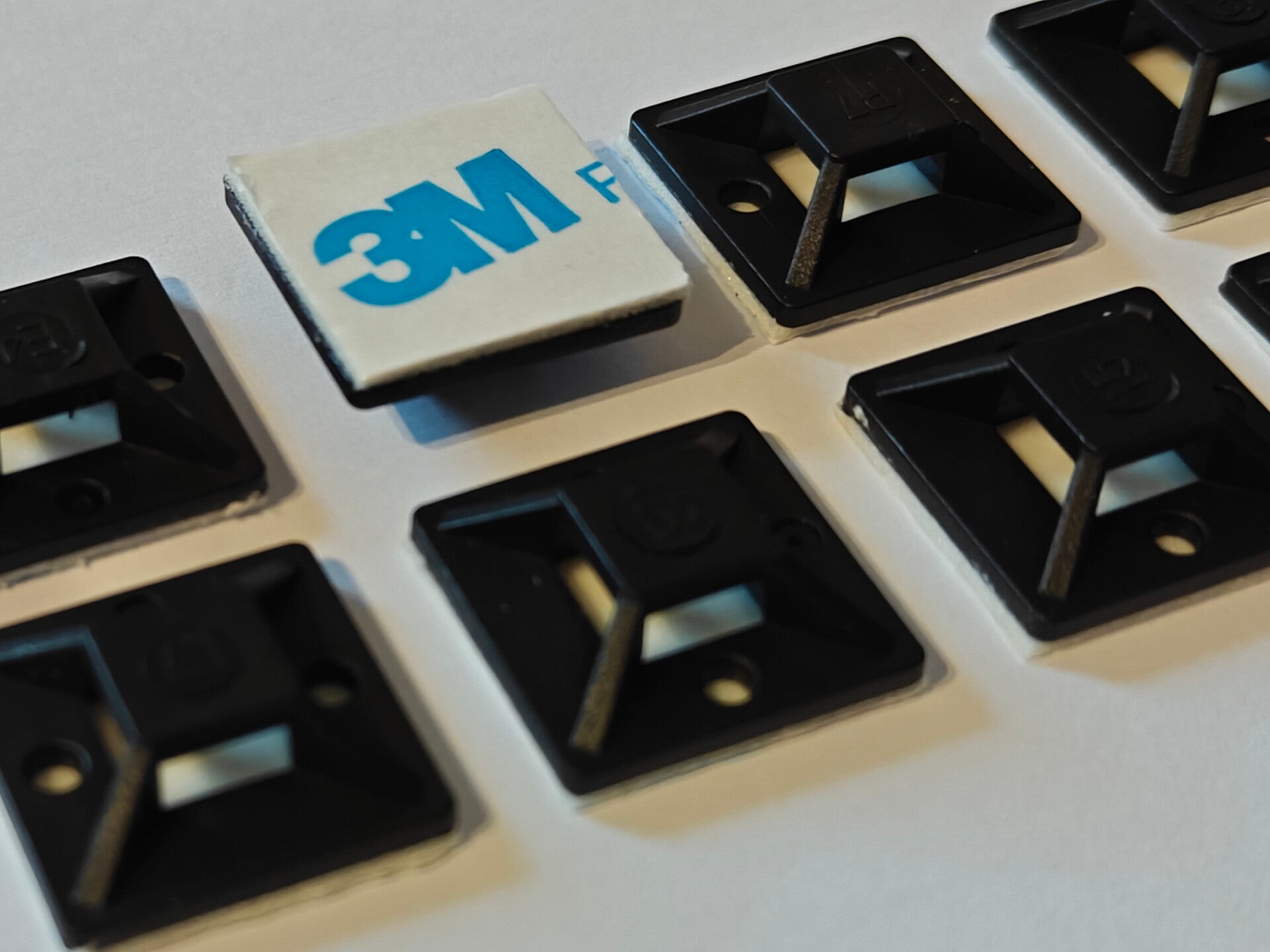 Kabelvoetjes 20x20 mm zelfklevend