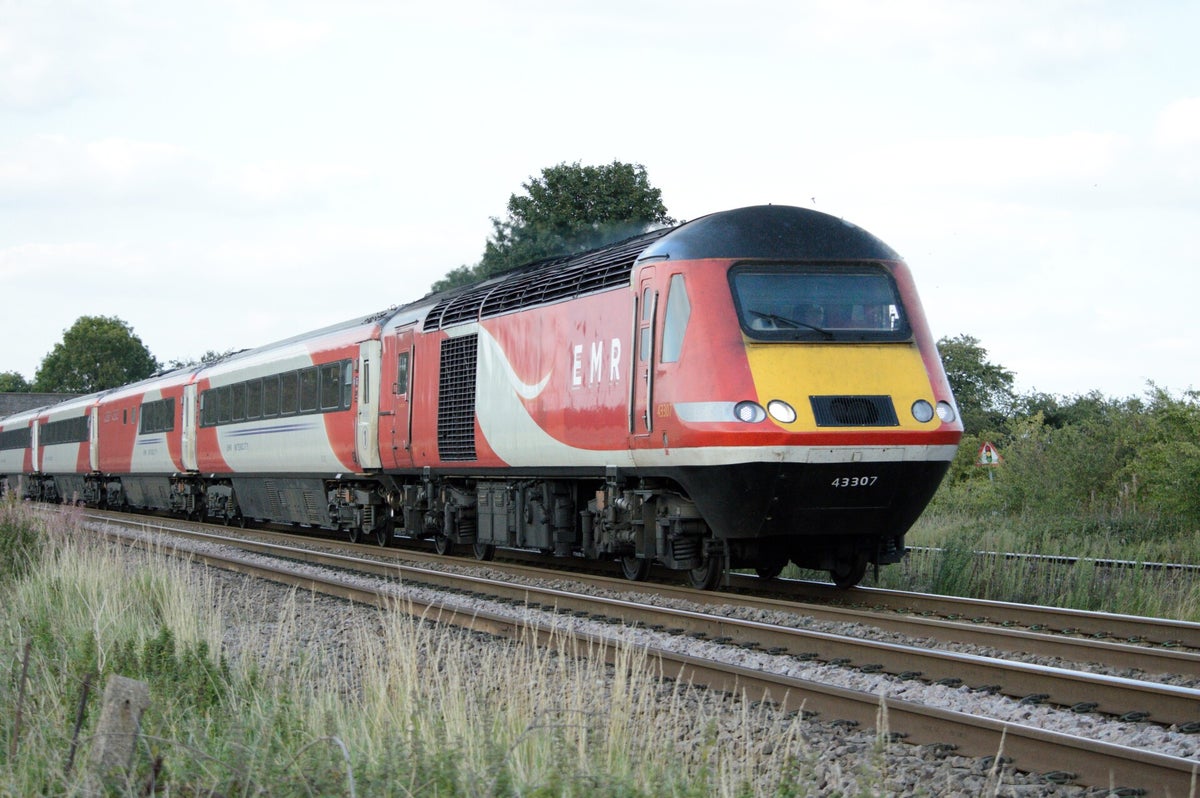 Best Red Class EMR (ex-LNER) Red Class 43 HST's | RailwayTrainPhotographs