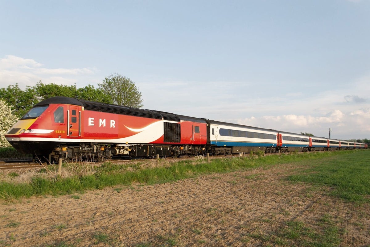 Emr Train37 EMR (ex-LNER) Red Class 43 HST's | RailwayTrainPhotographs