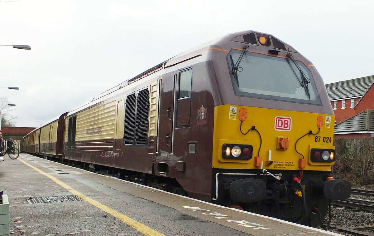 28/11/2019 : Belmond Pullman - Class 67's | RailwayTrainPhotographs