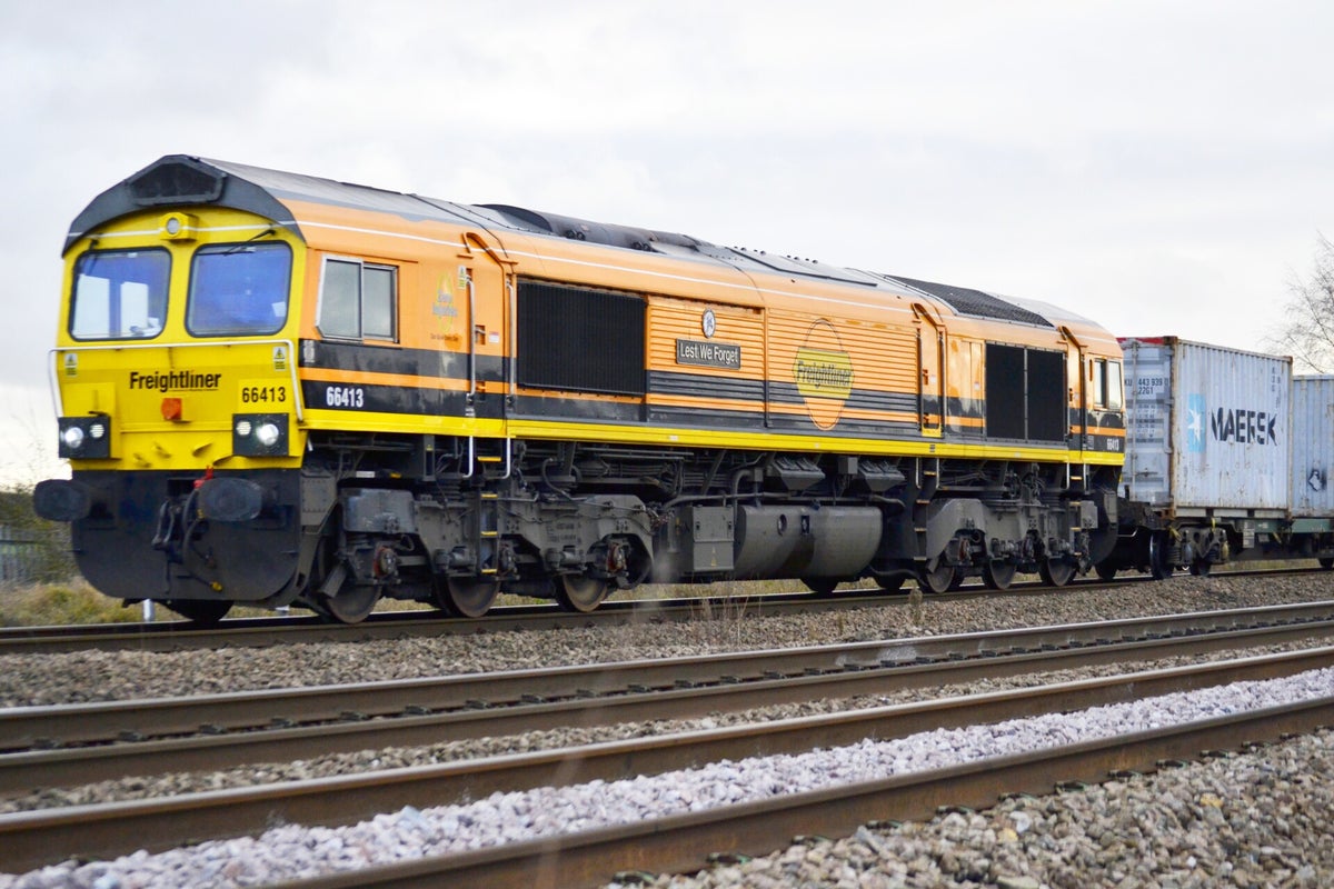 Inside Class 66 13/12/2019 : Class 66 | RailwayTrainPhotographs
