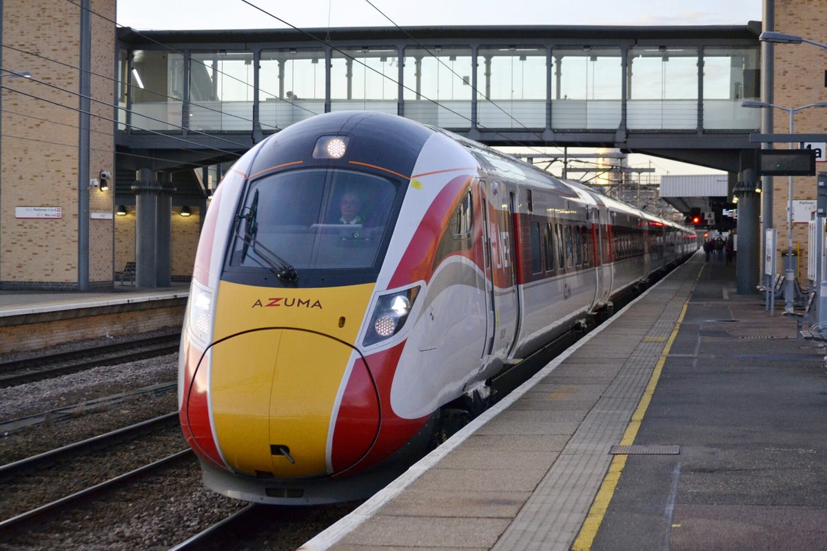 4/1/2020 : Azuma's at Cambridge | RailwayTrainPhotographs