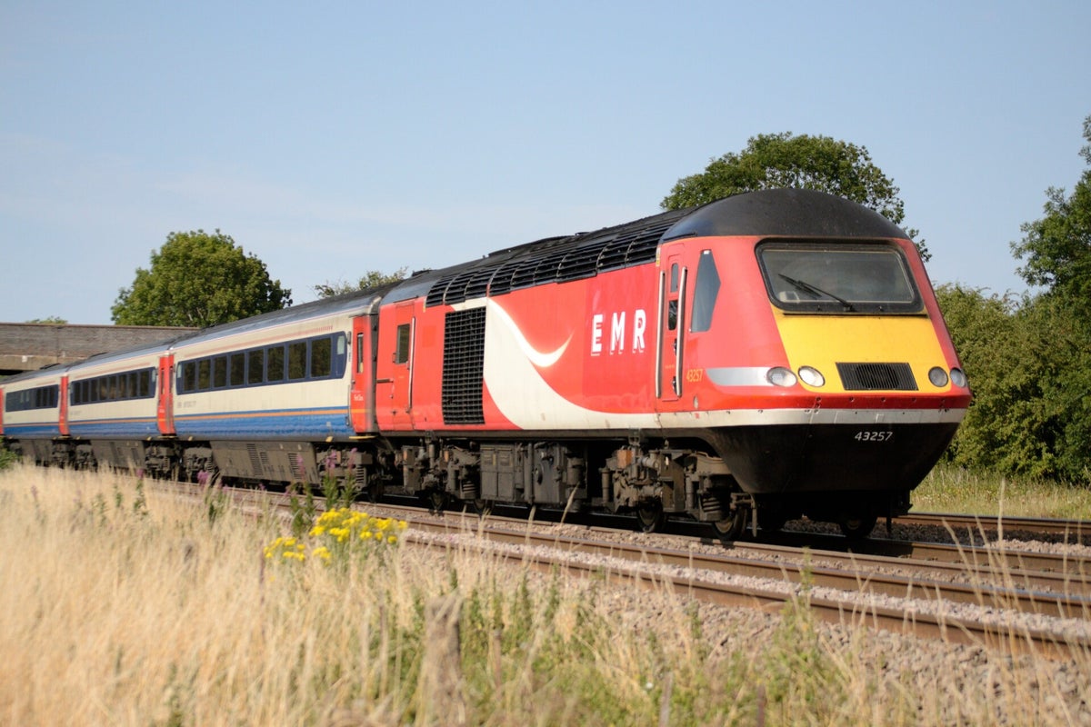EMR (ex-LNER) Red Class 43 HST's | RailwayTrainPhotographs