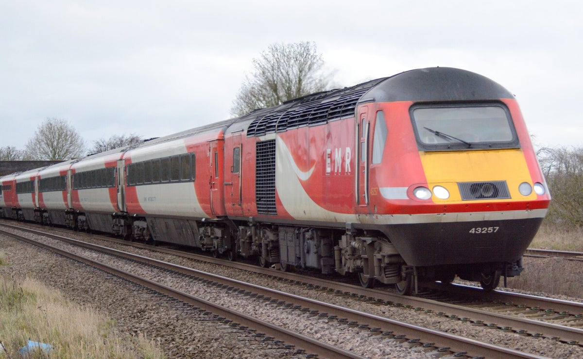 EMR (ex-LNER) Red Class 43 HST's | RailwayTrainPhotographs