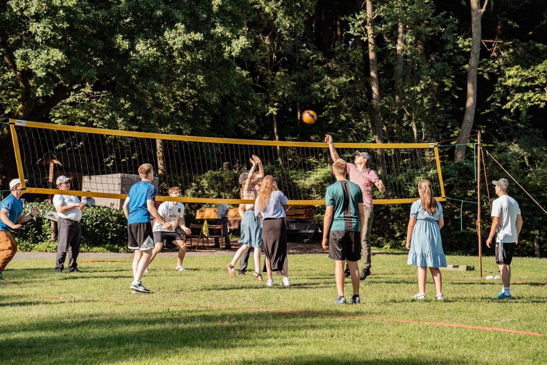 Volleyball mit unserer Jugend.jpg